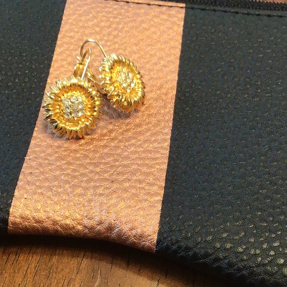 Sunflower lever back earrings - Picture 2 of 5